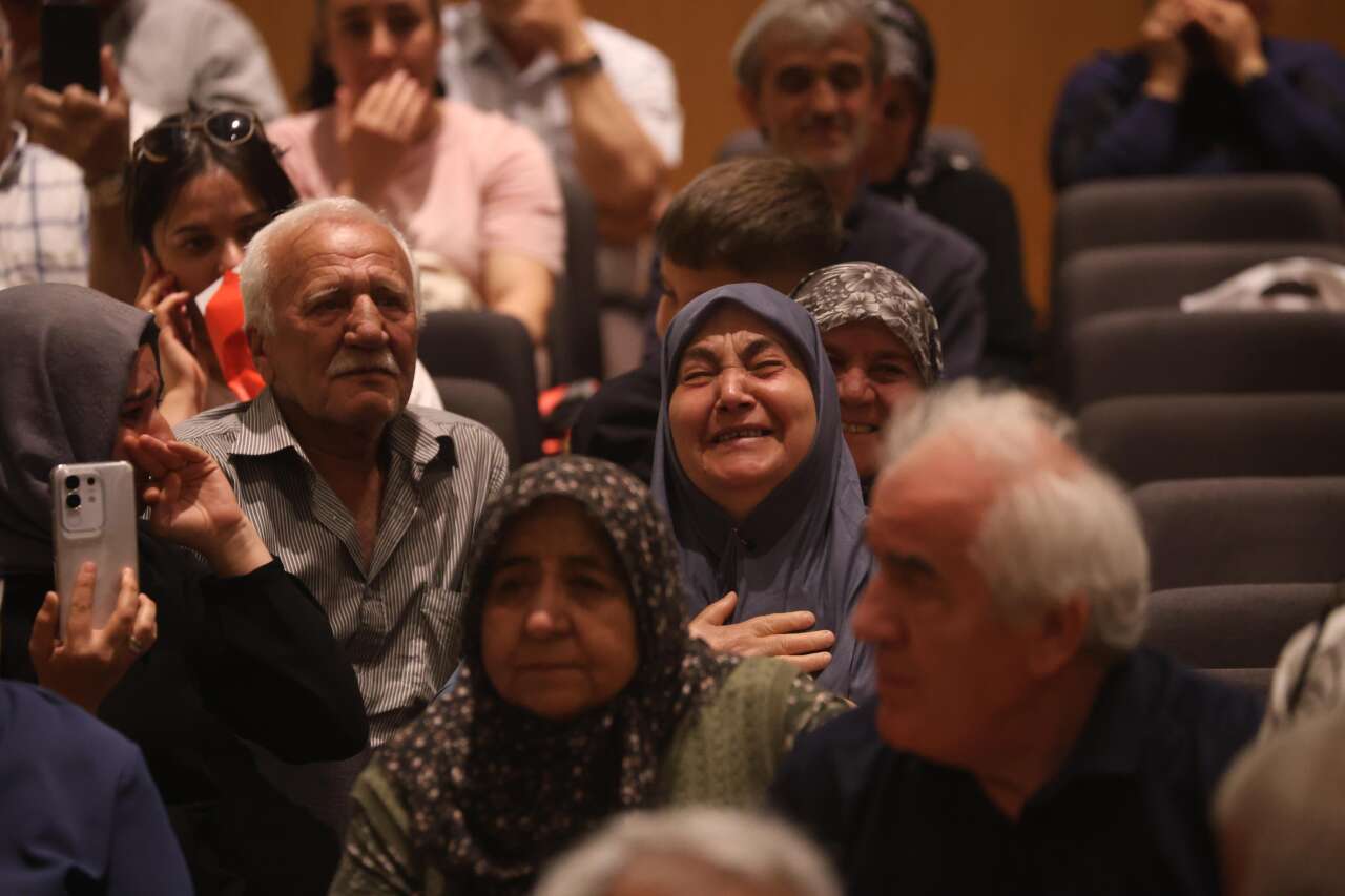Konya Büyükşehir umre çekilişini yaptı, kurada adını duyan gözyaşını tutamadı 14
